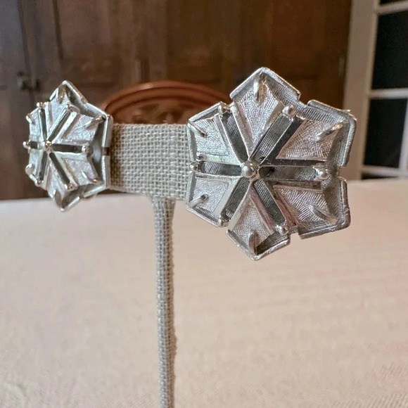 Rare Vintage Ballet Jewels Co Statement Clip On Earrings Silver Tone Star Flower - Picture 4 of 12